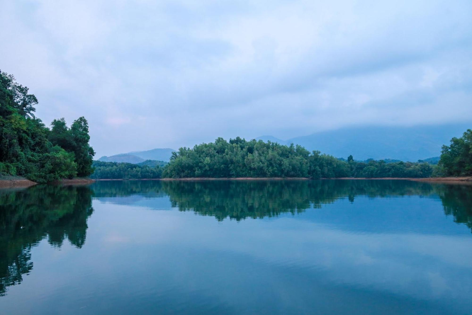 Serene Aqua Hills Kozhikode Hotel Mennanyam Ngoại thất bức ảnh