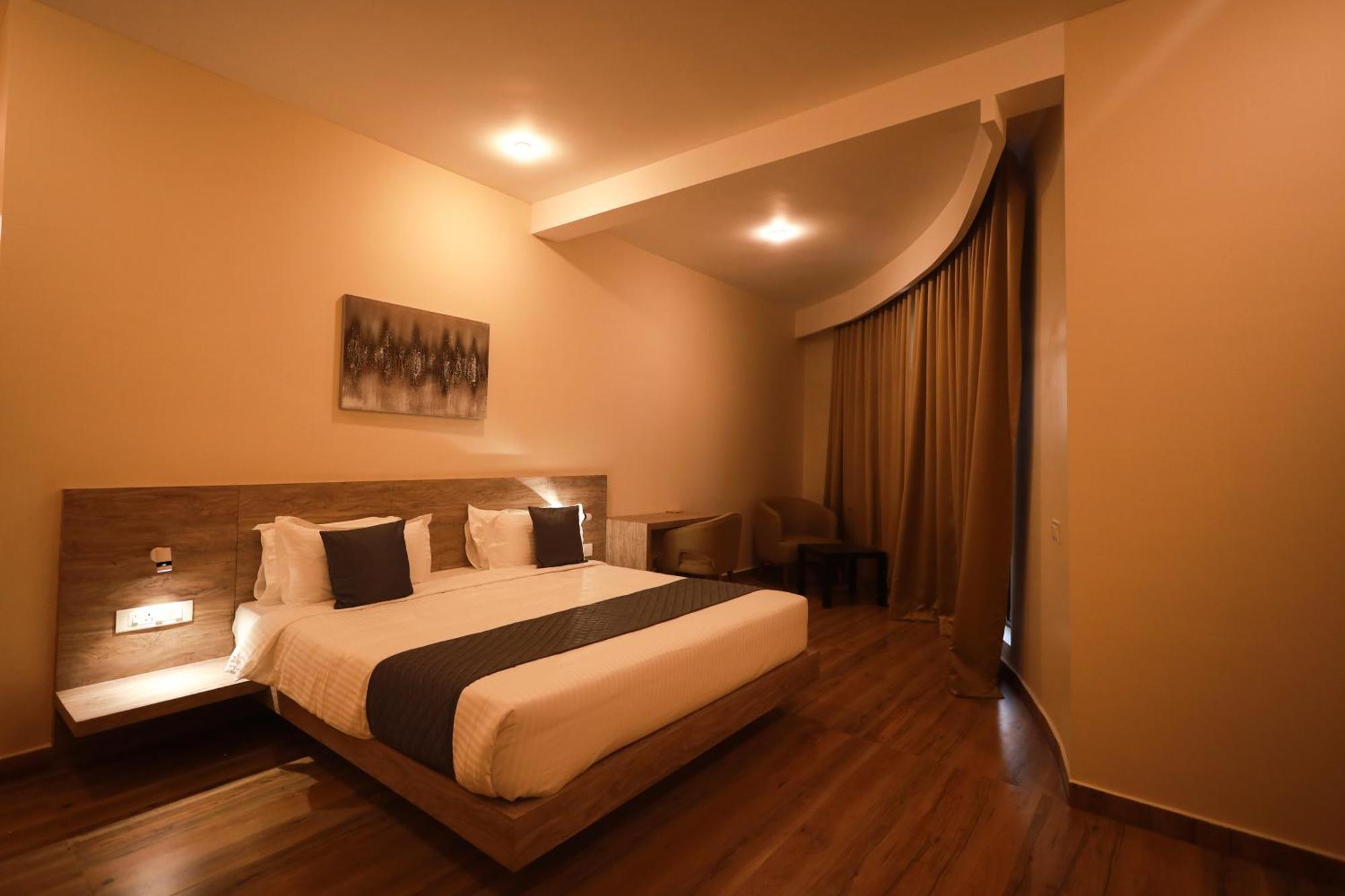 Serene Aqua Hills Kozhikode Hotel Mennanyam Ngoại thất bức ảnh